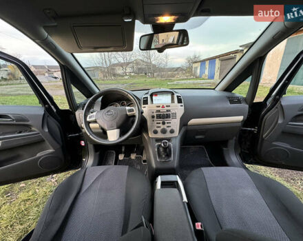 Черный Опель Зафира, объемом двигателя 2.2 л и пробегом 209 тыс. км за 4900 $, фото 16 на Automoto.ua