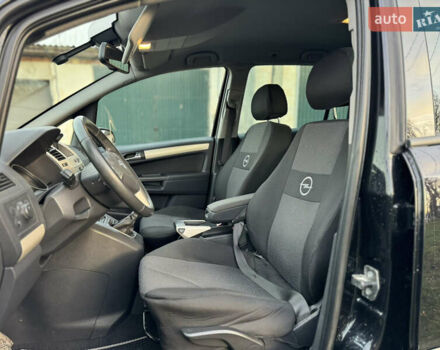 Черный Опель Зафира, объемом двигателя 2.2 л и пробегом 209 тыс. км за 4900 $, фото 10 на Automoto.ua