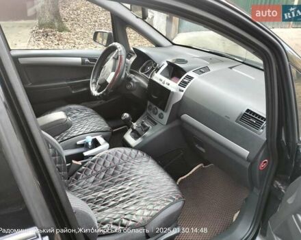 Черный Опель Зафира, объемом двигателя 1.69 л и пробегом 263 тыс. км за 6000 $, фото 2 на Automoto.ua