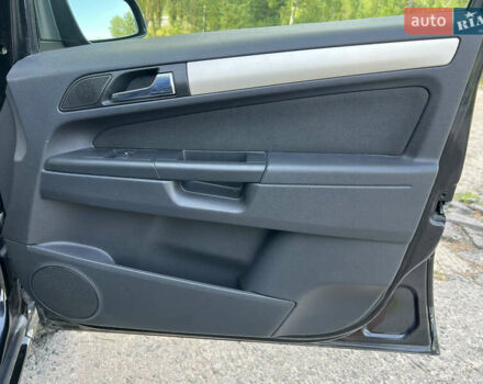 Черный Опель Зафира, объемом двигателя 1.6 л и пробегом 227 тыс. км за 6300 $, фото 27 на Automoto.ua