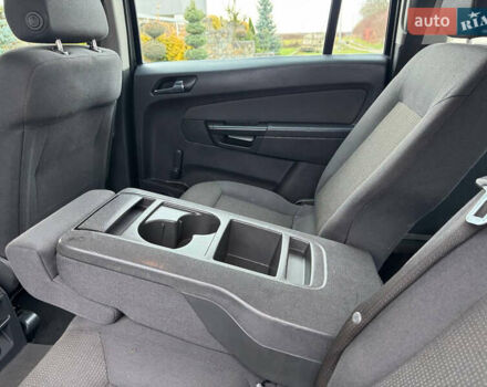 Черный Опель Зафира, объемом двигателя 1.8 л и пробегом 256 тыс. км за 6250 $, фото 49 на Automoto.ua