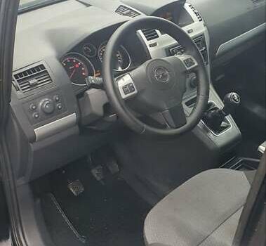 Черный Опель Зафира, объемом двигателя 1.6 л и пробегом 260 тыс. км за 6200 $, фото 3 на Automoto.ua