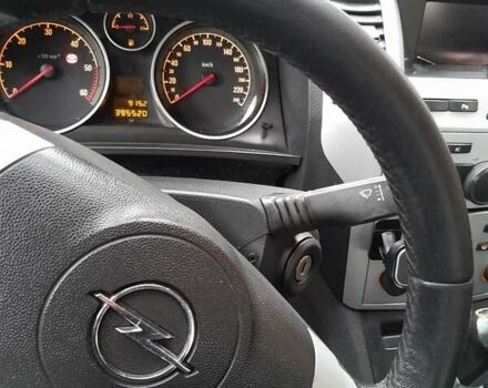 Черный Опель Зафира, объемом двигателя 1.9 л и пробегом 395 тыс. км за 6519 $, фото 2 на Automoto.ua