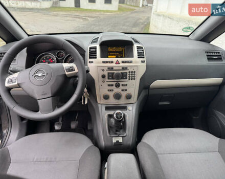 Черный Опель Зафира, объемом двигателя 1.6 л и пробегом 198 тыс. км за 6300 $, фото 19 на Automoto.ua