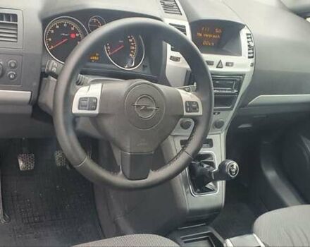 Черный Опель Зафира, объемом двигателя 1.6 л и пробегом 260 тыс. км за 6200 $, фото 11 на Automoto.ua