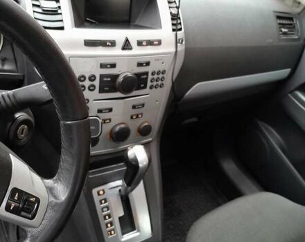 Черный Опель Зафира, объемом двигателя 1.9 л и пробегом 395 тыс. км за 6519 $, фото 5 на Automoto.ua