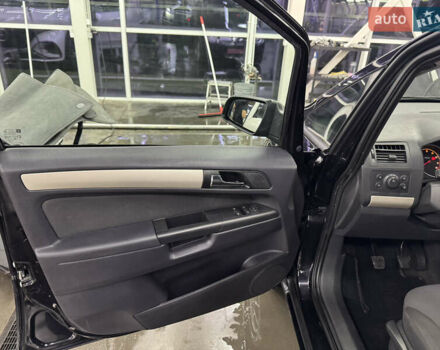 Чорний Опель Зафіра, об'ємом двигуна 1.8 л та пробігом 216 тис. км за 5500 $, фото 11 на Automoto.ua