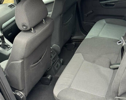 Черный Опель Зафира, объемом двигателя 1.9 л и пробегом 266 тыс. км за 5999 $, фото 9 на Automoto.ua