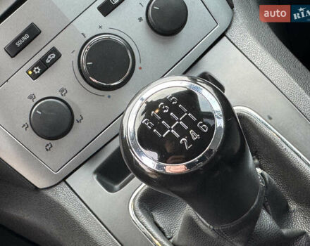 Чорний Опель Зафіра, об'ємом двигуна 1.7 л та пробігом 197 тис. км за 6500 $, фото 43 на Automoto.ua