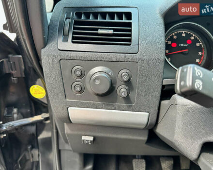 Черный Опель Зафира, объемом двигателя 1.6 л и пробегом 279 тыс. км за 6500 $, фото 42 на Automoto.ua