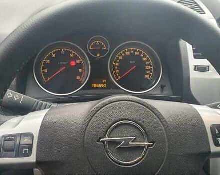 Черный Опель Зафира, объемом двигателя 1.6 л и пробегом 260 тыс. км за 6200 $, фото 8 на Automoto.ua