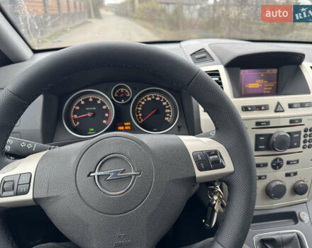 Черный Опель Зафира, объемом двигателя 1.6 л и пробегом 198 тыс. км за 6300 $, фото 6 на Automoto.ua