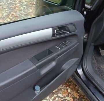 Черный Опель Зафира, объемом двигателя 1.69 л и пробегом 290 тыс. км за 6499 $, фото 25 на Automoto.ua