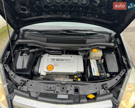 Черный Опель Зафира, объемом двигателя 1.6 л и пробегом 198 тыс. км за 6300 $, фото 16 на Automoto.ua