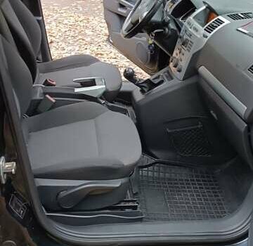 Черный Опель Зафира, объемом двигателя 1.69 л и пробегом 290 тыс. км за 6499 $, фото 14 на Automoto.ua