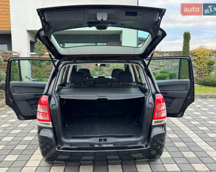 Черный Опель Зафира, объемом двигателя 1.8 л и пробегом 256 тыс. км за 6250 $, фото 63 на Automoto.ua