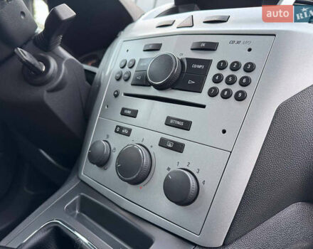 Черный Опель Зафира, объемом двигателя 1.8 л и пробегом 256 тыс. км за 6250 $, фото 41 на Automoto.ua