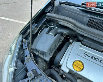 Черный Опель Зафира, объемом двигателя 1.6 л и пробегом 279 тыс. км за 6500 $, фото 74 на Automoto.ua