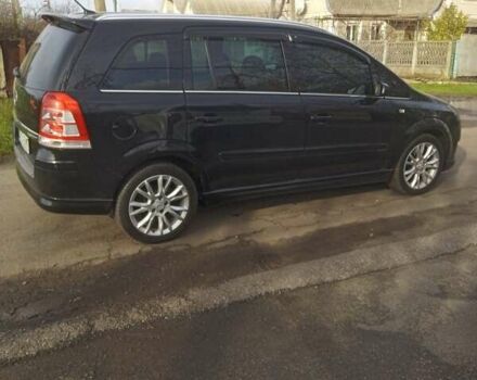 Черный Опель Зафира, объемом двигателя 1.6 л и пробегом 211 тыс. км за 8000 $, фото 2 на Automoto.ua