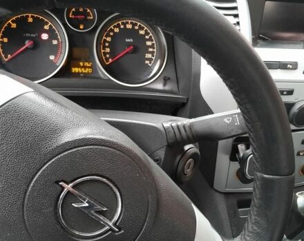 Черный Опель Зафира, объемом двигателя 1.9 л и пробегом 395 тыс. км за 6519 $, фото 3 на Automoto.ua