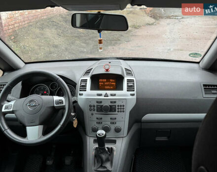 Черный Опель Зафира, объемом двигателя 1.9 л и пробегом 266 тыс. км за 5999 $, фото 14 на Automoto.ua