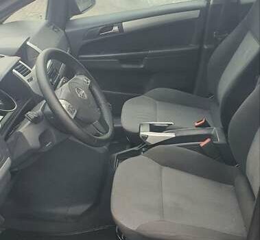 Черный Опель Зафира, объемом двигателя 1.6 л и пробегом 260 тыс. км за 6200 $, фото 7 на Automoto.ua