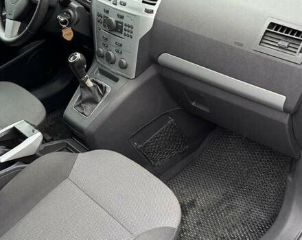 Черный Опель Зафира, объемом двигателя 1.9 л и пробегом 266 тыс. км за 5999 $, фото 12 на Automoto.ua