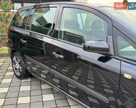 Черный Опель Зафира, объемом двигателя 1.8 л и пробегом 256 тыс. км за 6250 $, фото 4 на Automoto.ua