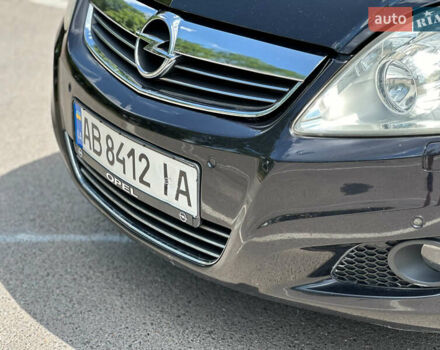 Черный Опель Зафира, объемом двигателя 1.6 л и пробегом 279 тыс. км за 6500 $, фото 4 на Automoto.ua