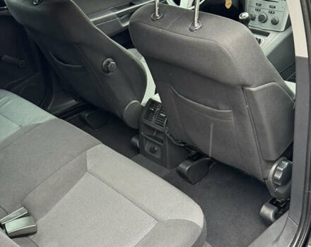 Черный Опель Зафира, объемом двигателя 1.9 л и пробегом 266 тыс. км за 5999 $, фото 13 на Automoto.ua