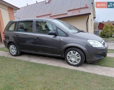 Черный Опель Зафира, объемом двигателя 1.6 л и пробегом 172 тыс. км за 6100 $, фото 2 на Automoto.ua