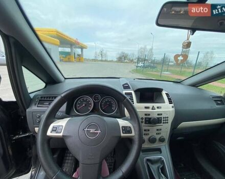 Черный Опель Зафира, объемом двигателя 1.8 л и пробегом 233 тыс. км за 5950 $, фото 3 на Automoto.ua