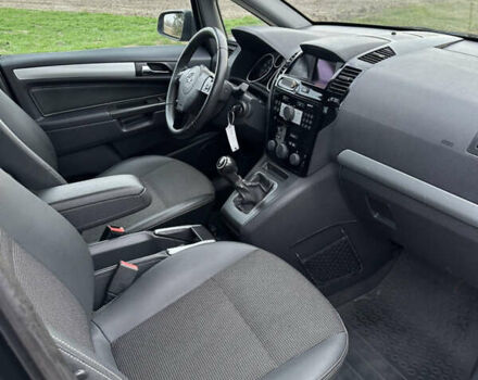 Черный Опель Зафира, объемом двигателя 1.6 л и пробегом 192 тыс. км за 5700 $, фото 4 на Automoto.ua