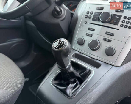 Черный Опель Зафира, объемом двигателя 1.8 л и пробегом 256 тыс. км за 6250 $, фото 42 на Automoto.ua