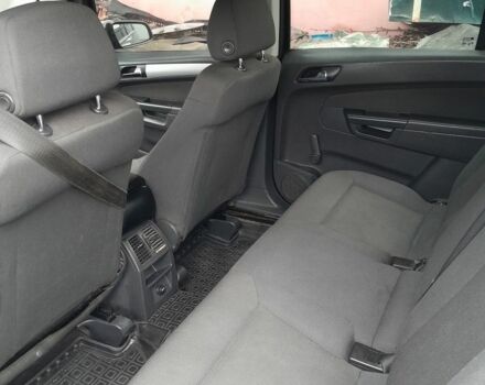 Черный Опель Зафира, объемом двигателя 1.9 л и пробегом 395 тыс. км за 6519 $, фото 4 на Automoto.ua