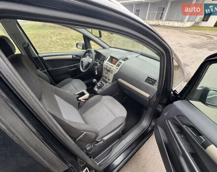 Черный Опель Зафира, объемом двигателя 1.6 л и пробегом 198 тыс. км за 6300 $, фото 29 на Automoto.ua