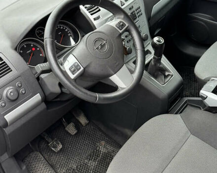 Черный Опель Зафира, объемом двигателя 1.9 л и пробегом 266 тыс. км за 5999 $, фото 10 на Automoto.ua