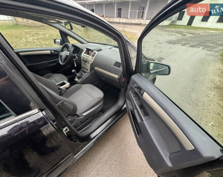 Черный Опель Зафира, объемом двигателя 1.6 л и пробегом 198 тыс. км за 6300 $, фото 28 на Automoto.ua