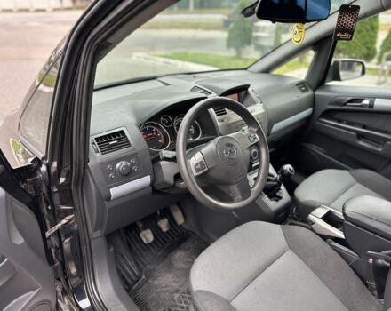 Черный Опель Зафира, объемом двигателя 0 л и пробегом 333 тыс. км за 5500 $, фото 4 на Automoto.ua