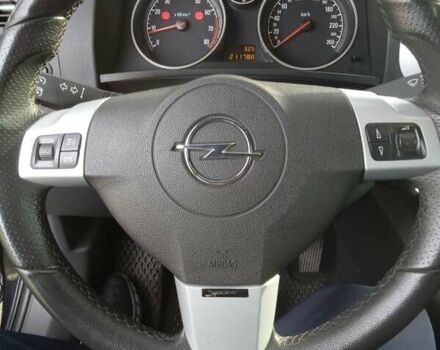 Черный Опель Зафира, объемом двигателя 1.6 л и пробегом 211 тыс. км за 8000 $, фото 4 на Automoto.ua