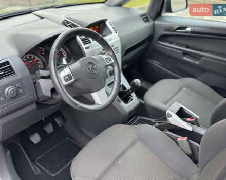 Черный Опель Зафира, объемом двигателя 1.8 л и пробегом 256 тыс. км за 6250 $, фото 34 на Automoto.ua