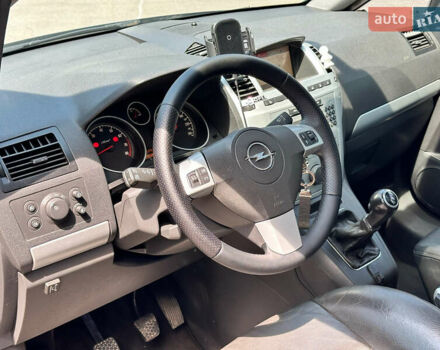 Черный Опель Зафира, объемом двигателя 1.6 л и пробегом 279 тыс. км за 6500 $, фото 67 на Automoto.ua