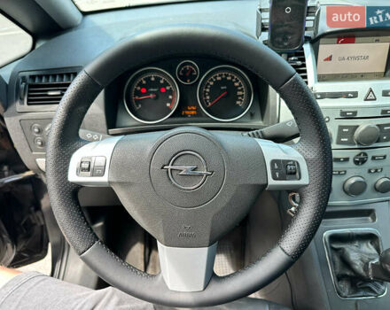 Черный Опель Зафира, объемом двигателя 1.6 л и пробегом 279 тыс. км за 6500 $, фото 45 на Automoto.ua