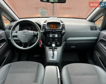 Черный Опель Зафира, объемом двигателя 1.9 л и пробегом 172 тыс. км за 8000 $, фото 11 на Automoto.ua