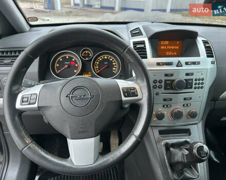 Черный Опель Зафира, объемом двигателя 1.91 л и пробегом 278 тыс. км за 6400 $, фото 27 на Automoto.ua