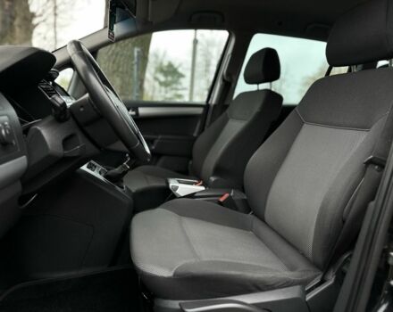 Черный Опель Зафира, объемом двигателя 1.7 л и пробегом 254 тыс. км за 7500 $, фото 6 на Automoto.ua