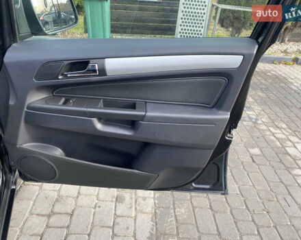 Черный Опель Зафира, объемом двигателя 1.7 л и пробегом 214 тыс. км за 6900 $, фото 12 на Automoto.ua