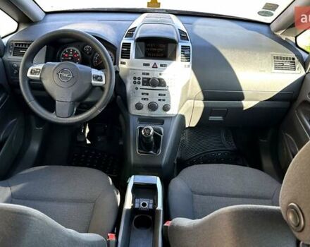 Черный Опель Зафира, объемом двигателя 1.6 л и пробегом 200 тыс. км за 6550 $, фото 3 на Automoto.ua