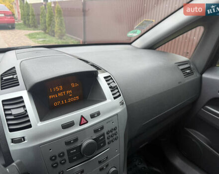 Черный Опель Зафира, объемом двигателя 1.6 л и пробегом 201 тыс. км за 7100 $, фото 27 на Automoto.ua