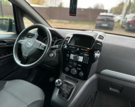 Черный Опель Зафира, объемом двигателя 1.7 л и пробегом 254 тыс. км за 7500 $, фото 7 на Automoto.ua